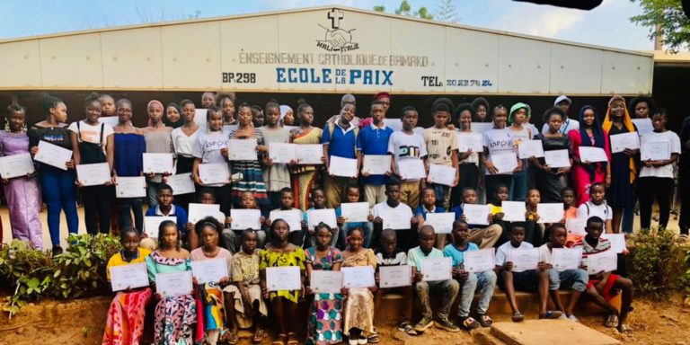 APPUI SCOLAIRE : L’école privée « La Paix » bénéficie de l’assistance de l’ONG Espoir