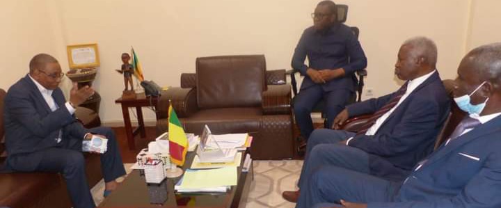 MESRS : Les experts du Réseau d’Afrique Francophone des Agences Nationales d’Assurance Qualité (RAFANAQ) reçus par le ministre Pr Amadou Keita