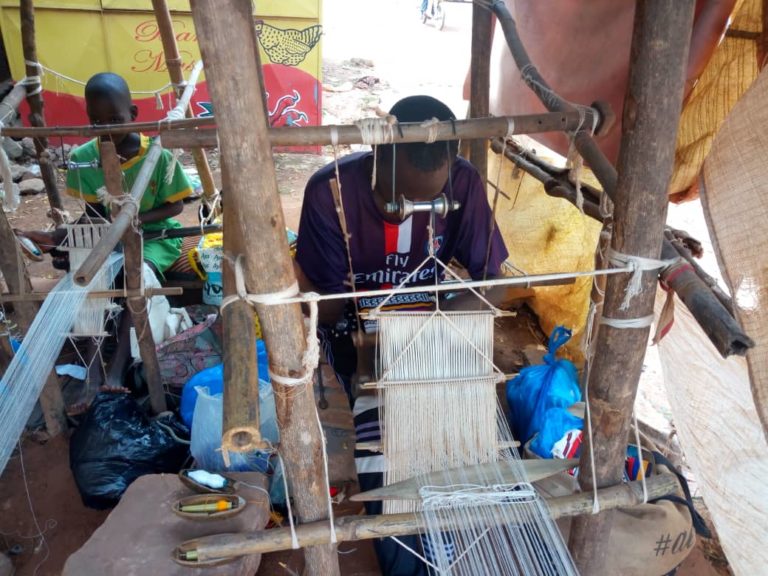 Le tissage traditionnel (guésséda) : Un très vieux métier pratiqué par les hommes