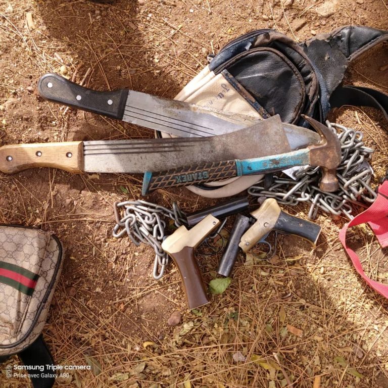 COMMISSARIAT DU 9ÈME ARRONDISSEMENT DE BAMAKO : Grappin sur deux individus en possession de bouteilles de CHICHA et accessoires, butins d’un cambriolage