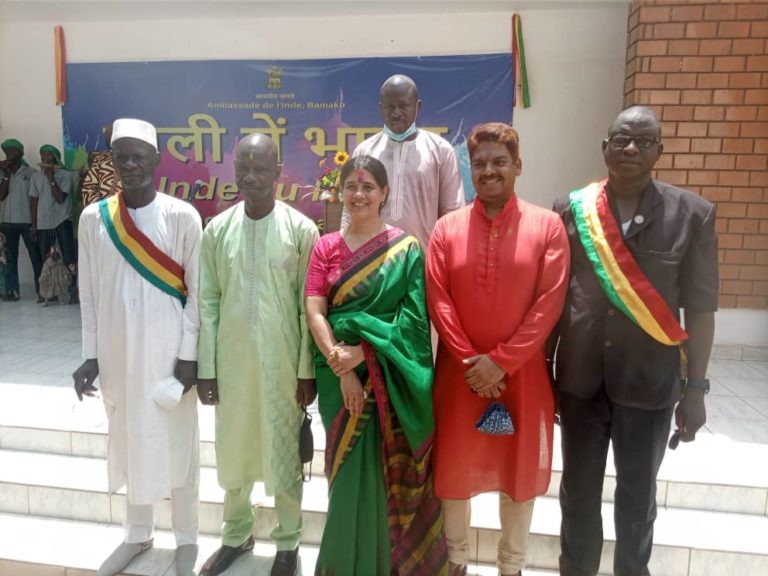 AMBASSADE D’INDE AU MALI : « Holi » ou la fête des couleurs célébrée avec joie par la communauté indienne au Mali