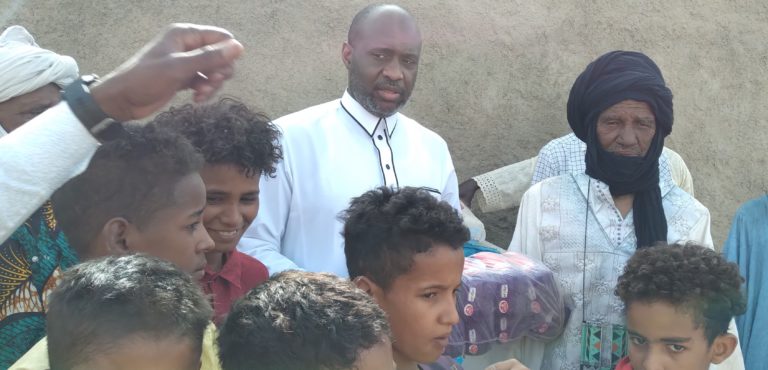 Réconfort des populations du nord: Après Menaka l’ancien Premier Ministre Moussa Mara etait à Gao pour distribuer des vivres à l’occasion du mois saint du Ramadan