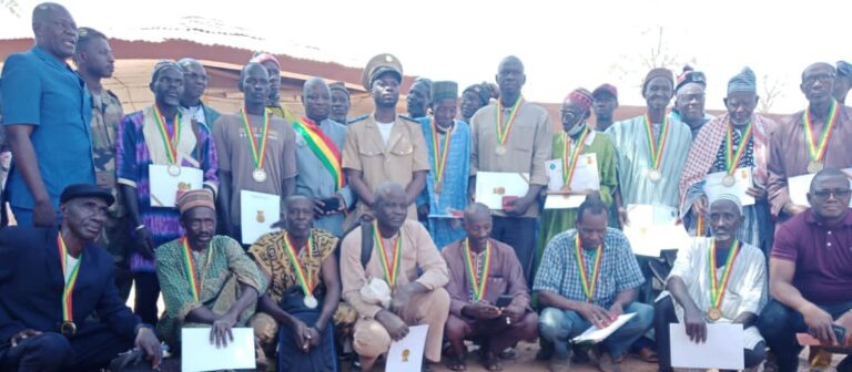 Commune Rurale de Kambila : Les chefs de village des 15 villages reçoivent leurs insignes et attestations
