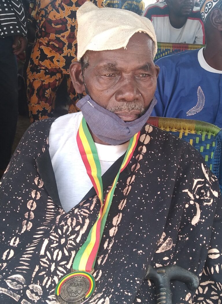NONKON : Le chef de village Dramane Diarra reçoit la CRLFK avec des larmes de fierté et de satisfaction