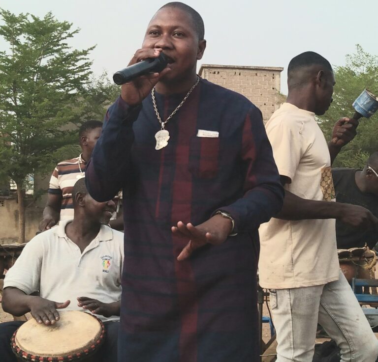 COMMUNE IV : Morikèni, la star (chanteur) du balafon fait honneur à Bakary Diarra dit Donsoba à Sébénicoro Sibiribougou