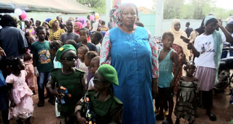 Madame Diakité Zénébou Sangaré: Une brave éducatrice d’enfants en dehors de la vie associative !