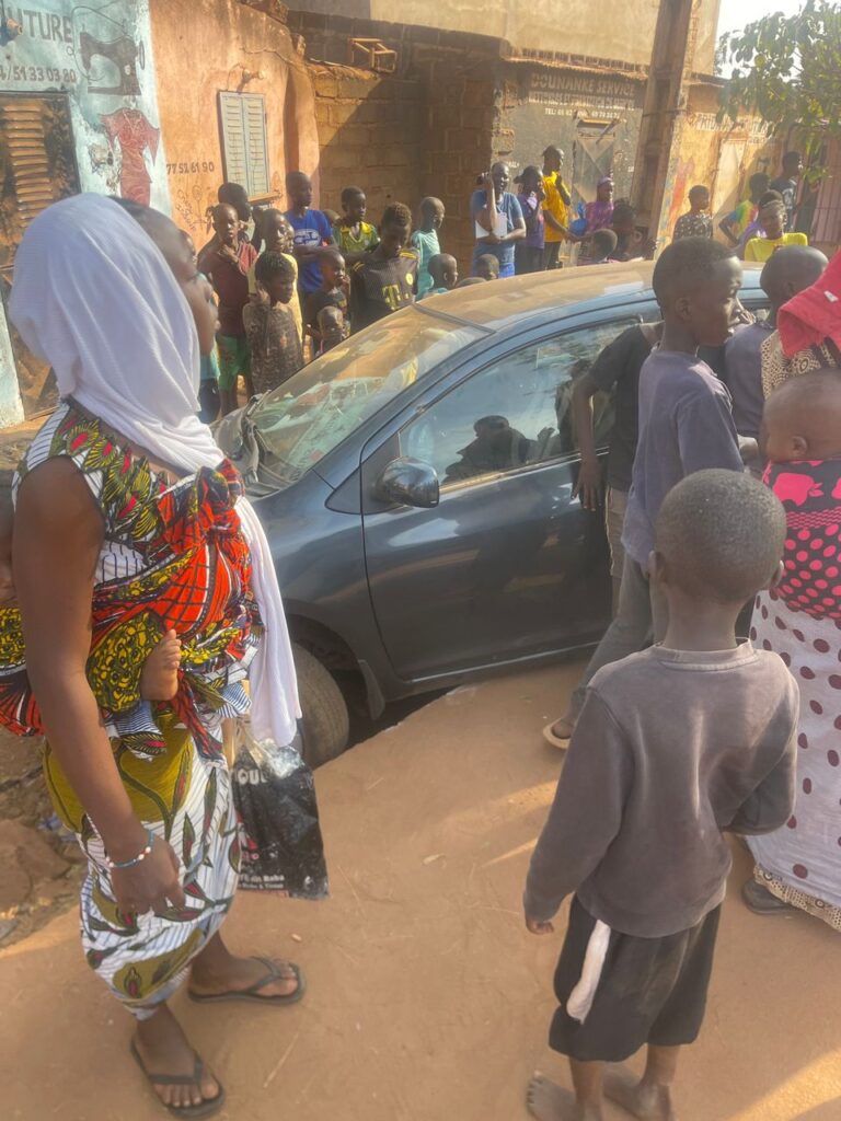 Koulouba: L’incroyable tentative de vol de voiture avec un enfant à bord