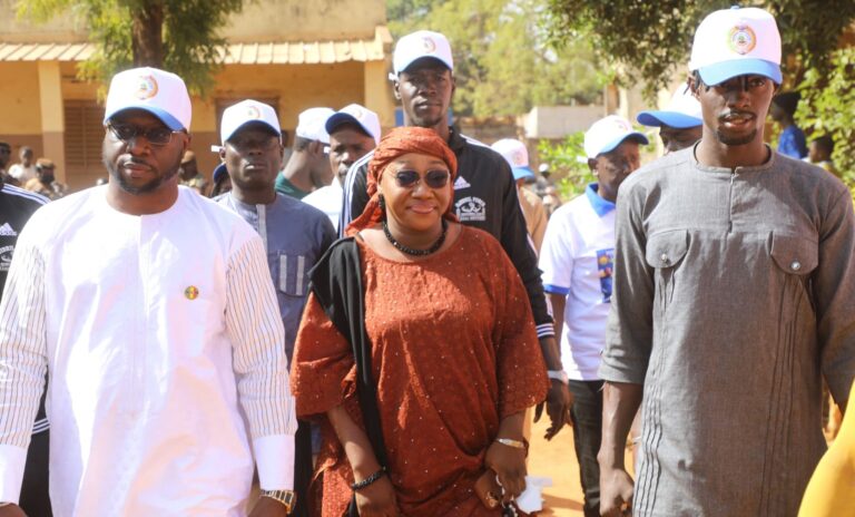 Groupe Scolaire Monzon Traoré: Madame Assitan Soumaoro invitée d’honneur à l’inauguration des salles de classes rénovées