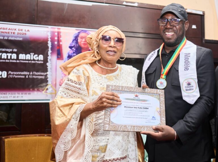 Flambeaux de la Citoyenneté : Issa Kaba et 20 autres récipiendaires honorés par Citoyen Modèle