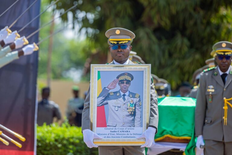 RECUEIL D’HOMMAGES POUR LE GÉNÉRAL D’ARMÉE À TITRE POSTHUME SADIO CAMARA