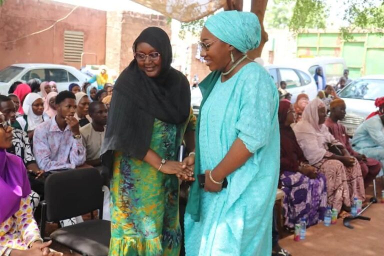 DISTINCTION HONORIFIQUE: MADAME BALLO ASSITAN SOUMAORO HONORÉE  A NOUVEAU !