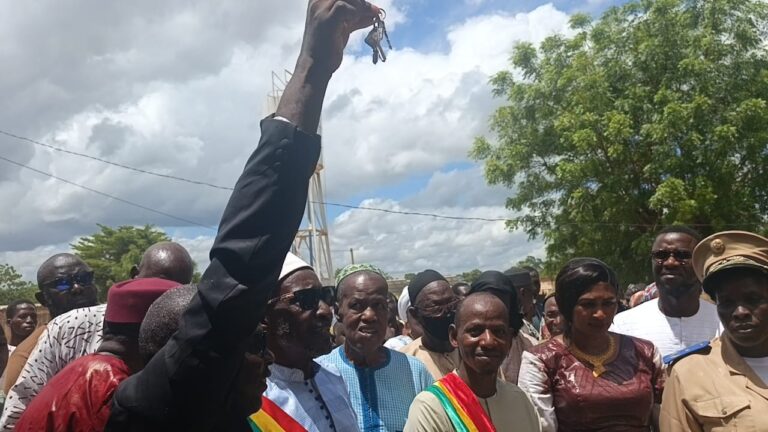 Appui Communautaire : Madame Camara Amy Sène, Directrice Générale de Boula Mining, pose un acte citoyen de grande portée à Nossombougou !