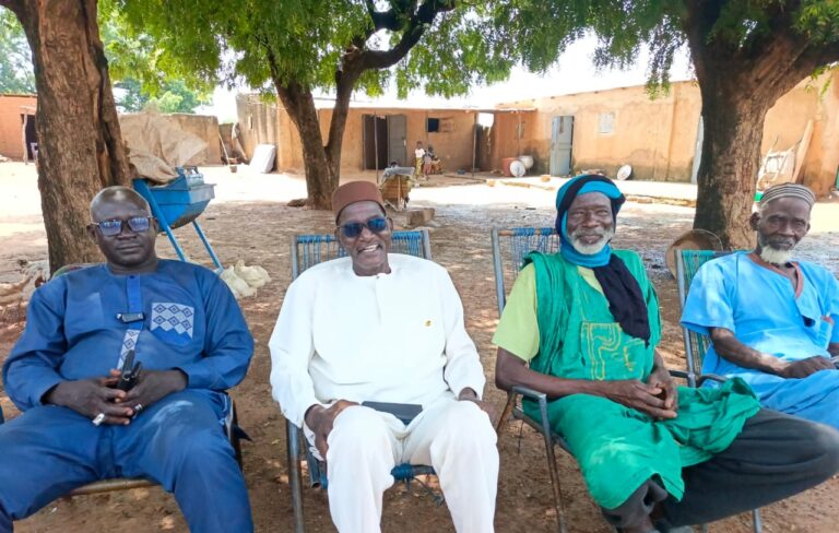Soninkégny: Une délégation de la a Coordinaion des Associations du Bèlèdoougou ( Kafoton) reçue dans le vestibule du chef de village
